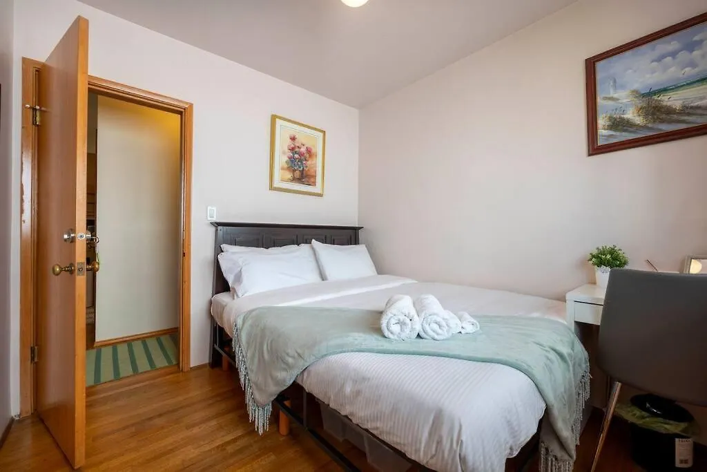 Semesterbostad Romantic Getaway Near The Heart Of Vancouver