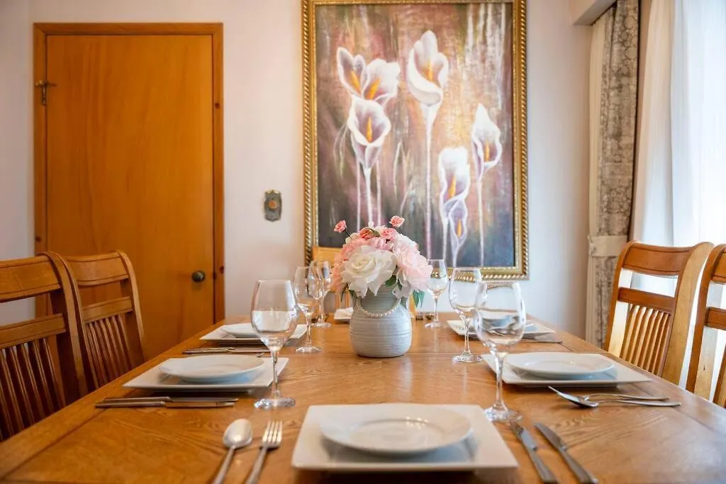 Romantic Getaway Near The Heart Of Vancouver 0*,  Kanada